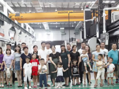 紐威數(shù)控裝備舉辦銷售員家庭日活動