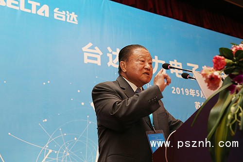 2-臺達創辦人暨榮譽董事長鄭崇華先生強調,我國電力電子學科的蓬勃發展,離不開師生的共同努力