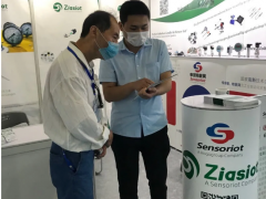 OMG,兩個(gè)展會都有齊亞斯的身影哎