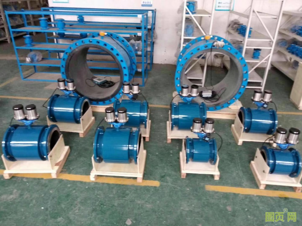 雙表頭電池供電GPRS電磁流量計(jì)