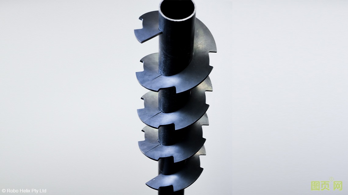 RoboHelix RX250 可以比傳統的制造工藝更快、更安全、更有效地完成葉片成型。 