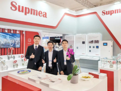 在德國(guó)漢諾威，美儀還是這么火